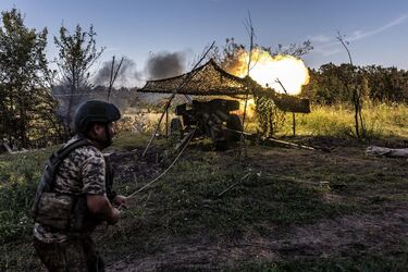 Бойцы президентской бригады уничтожили две БМП оккупантов и их противотанковую позицию (видео)