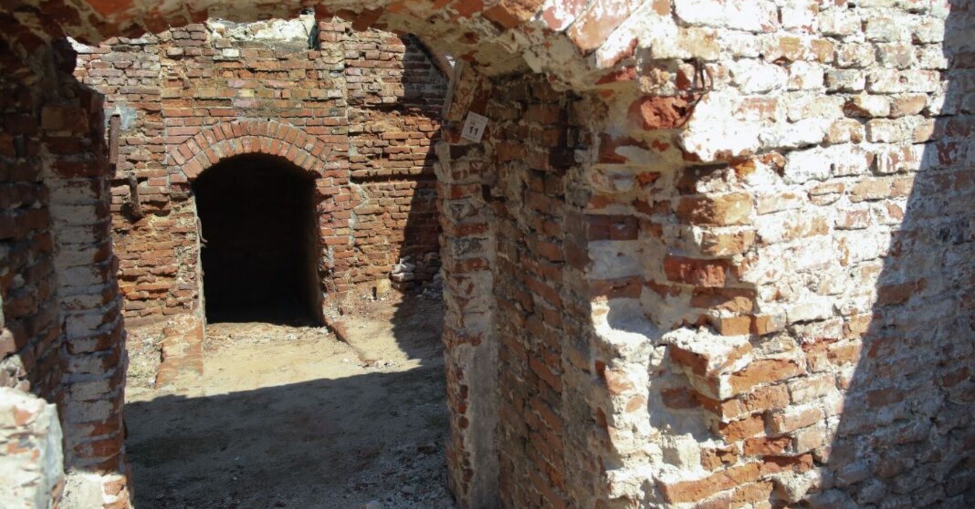 In Poland, a mysterious tunnel was found under the ruins of the Saxon Palace (photo and video)