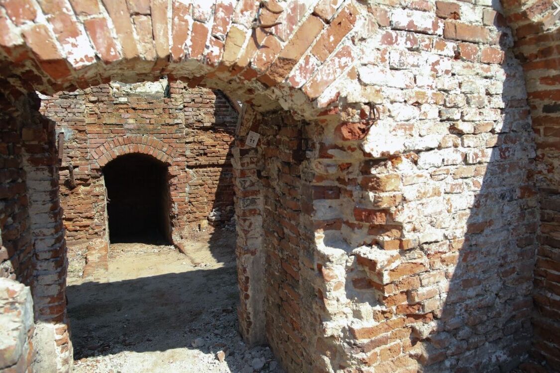 У Польщі під руїнами Саського палацу знайшли загадковий тунель (фото та відео)