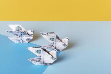 Почему деньги не следует хранить и носить в кармане