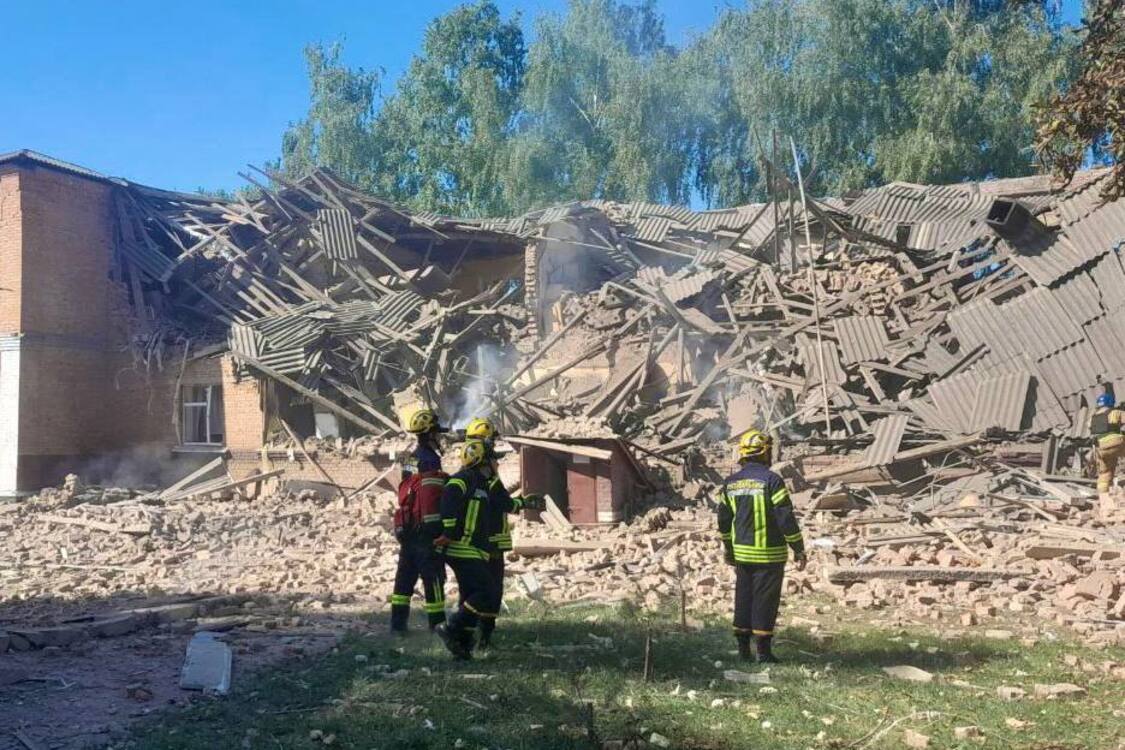 В Сумской области россияне дроном уничтожили учебное заведение: есть жертвы и пострадавшие (фото)