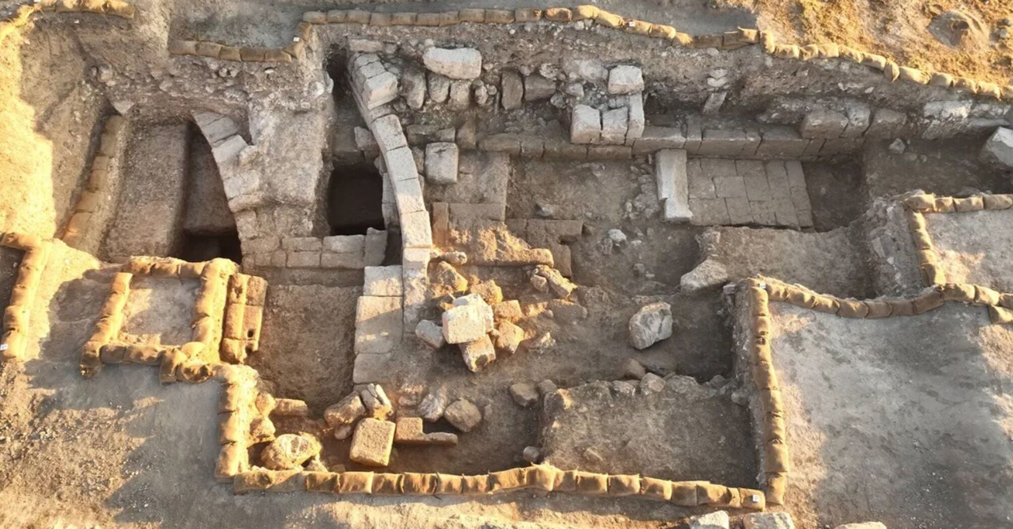 Blood-red walls of 1800-year-old Roman amphitheater unearthed near Armageddon in Israel (photo)