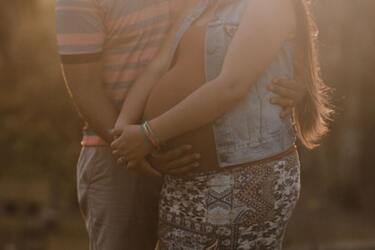 Хірурги спрогнозували, коли біологічні чоловіки зможуть народжувати