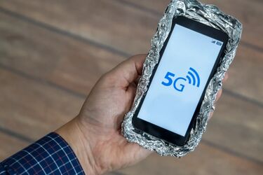 Why people wrap their phones in foil: all about the strange life hack