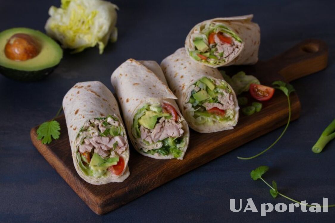 A tasty snack idea: a roll with chicken and avocado 