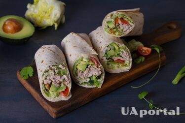 A tasty snack idea: a roll with chicken and avocado