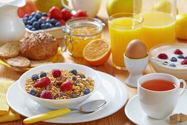 What foods should be added to the morning diet to improve brain function