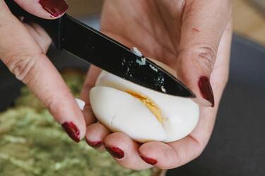 How to boil an egg without heating: a brilliant life hack