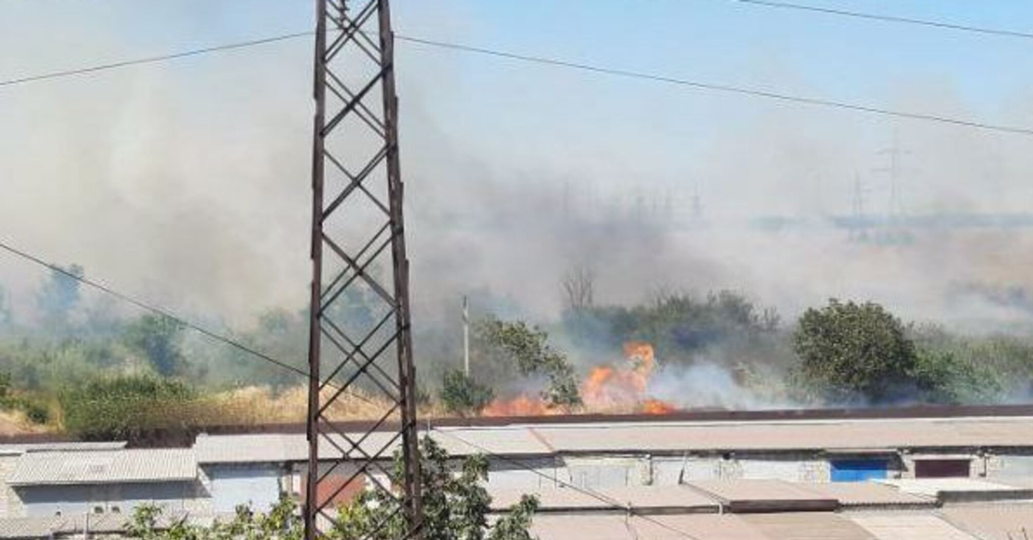 Партизаны подожгли базу окупантов в Мариуполе: фото и видео