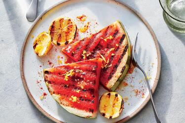 Как приготовить салаты с жареным арбузом