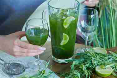 How to make lemonade with tarragon or mint