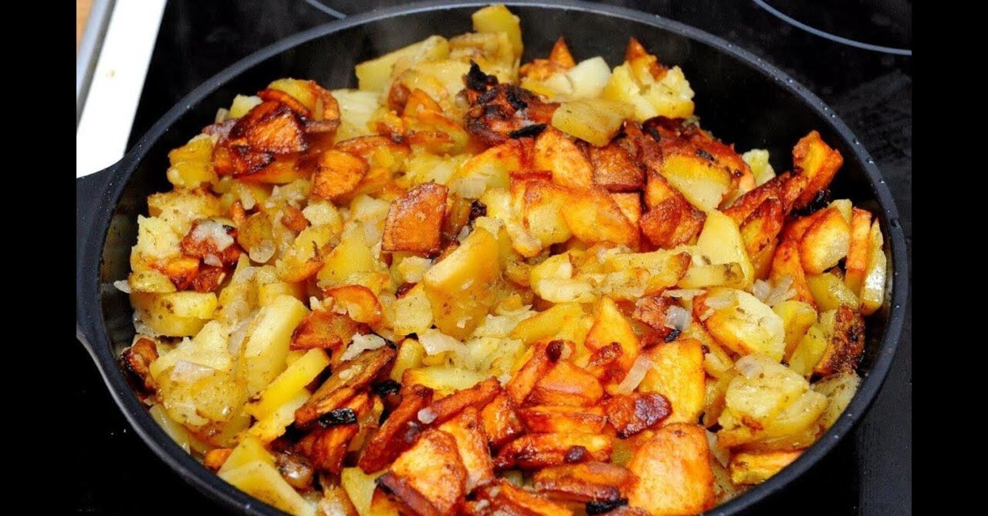 Жареная картошка на воде рецепт. Жареная картошка. Жареная картошечка. Картошка на сковородке. Жареная картошка на сковородке.