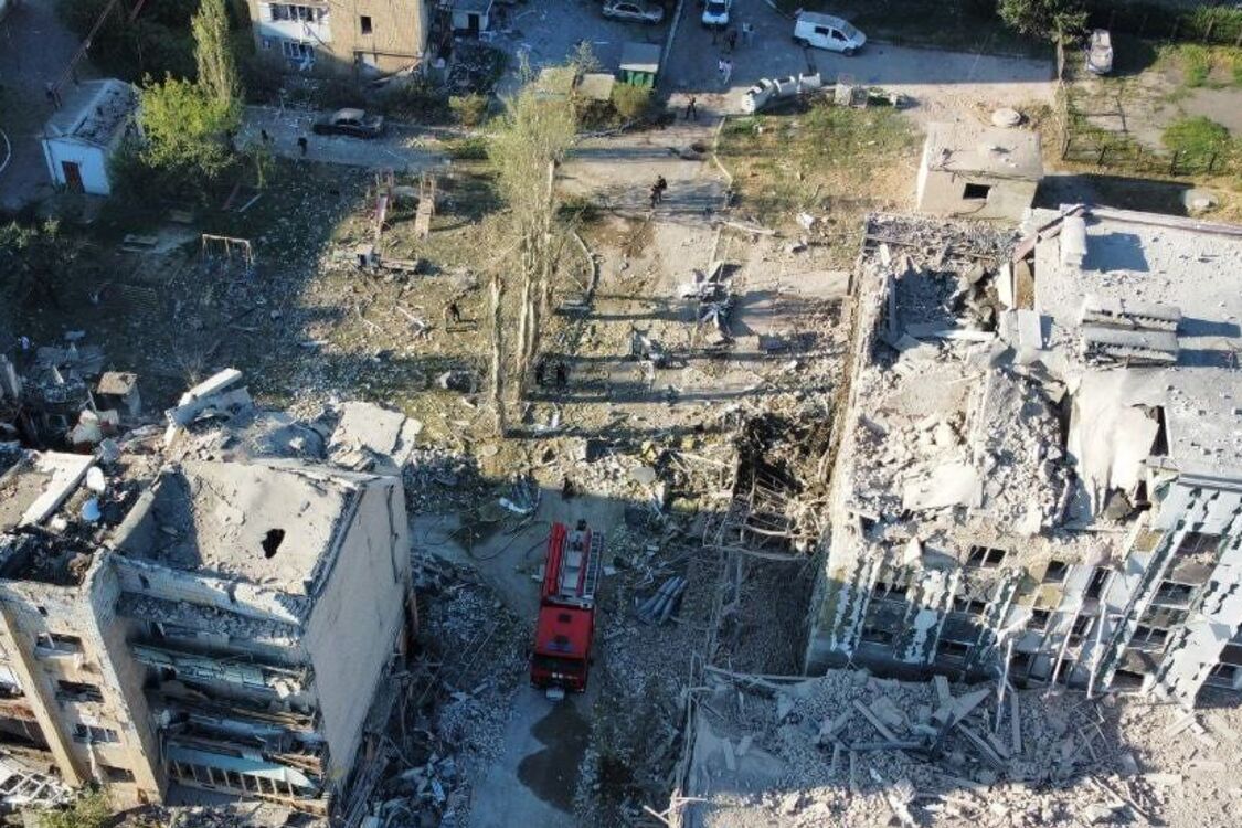 Ракетна атака росіян на багатоповерхівку у Покровську: зросла кількість жертв, 88 постраждалих (фото, відео)