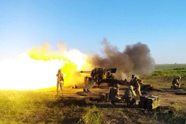 Артиллеристы 40 ОАБр подорвали пушку Д-30 россиян и их артиллерийскую позицию (видео из дрона)