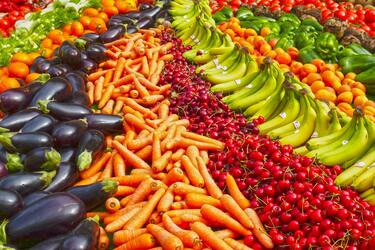 Овочі та фрукти, які не можна чистити: всі корисні речовини у шкірці