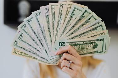 Буде дорожчим ніж євро зараз: прогноз щодо курсу долара на 2024 рік від Мінфіну