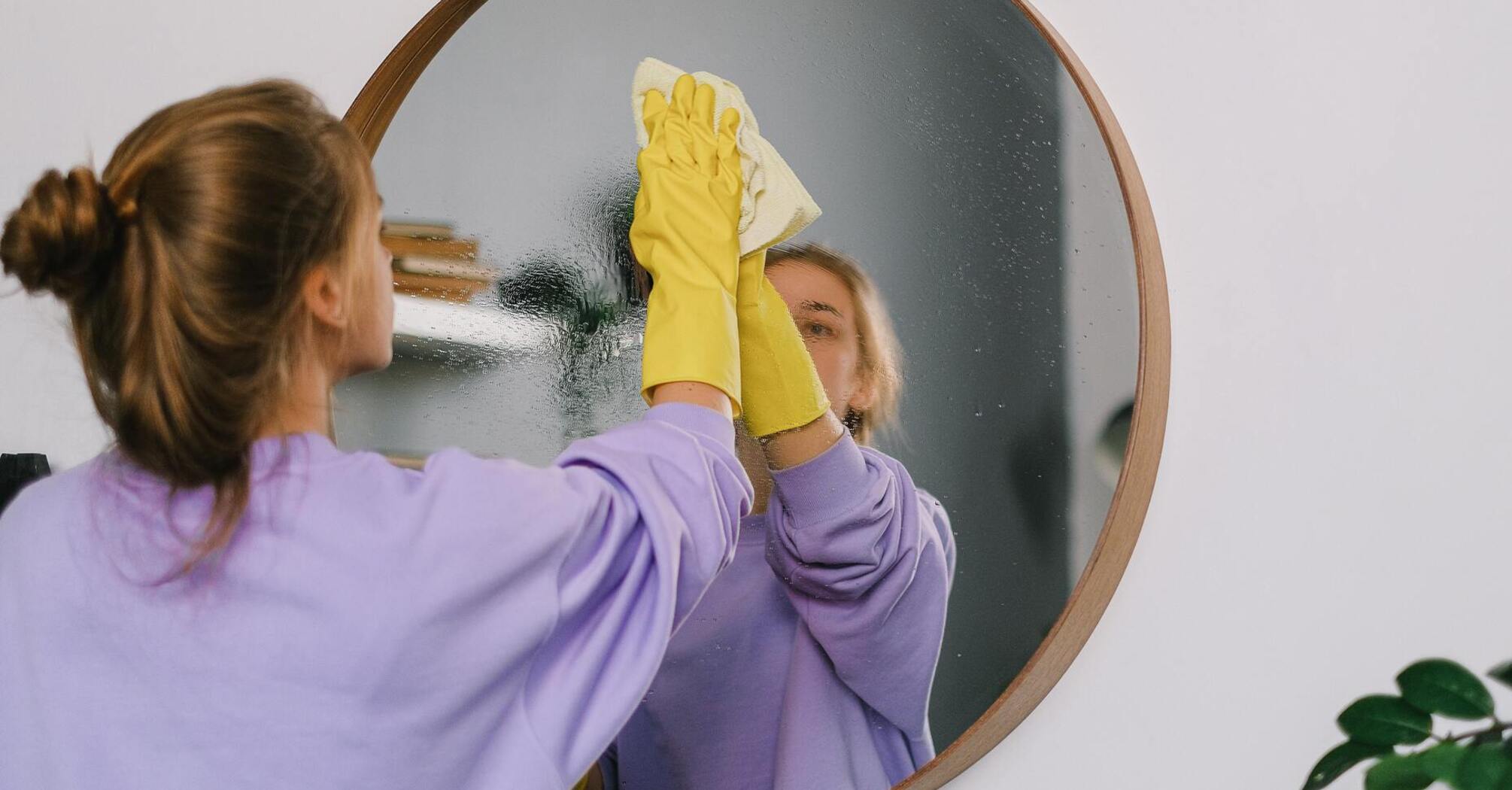 Як позбутися подряпин на дзеркалі: три простих методи