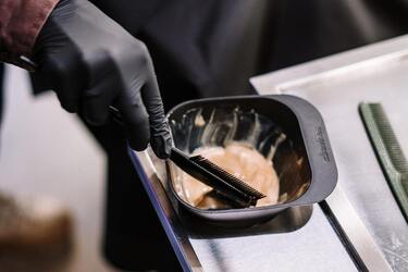 Чи варто фарбувати волосся хною: плюси і мінуси цієї натуральної фарби