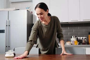 Как отмыть кухню от жира и грязи без использования химикатов: три действенных лайфхака