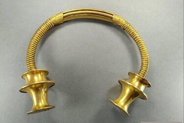 Plumber in Spain accidentally stumbled upon 2,500-year-old gold jewellery (photo)