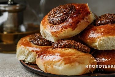 Рецепт ватрушок з горіхами та згущеним молоком від Євгена Клопотенка