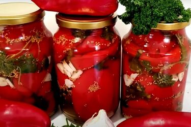 Як замаринувати цілі болгарські перці із зернами гірчиці