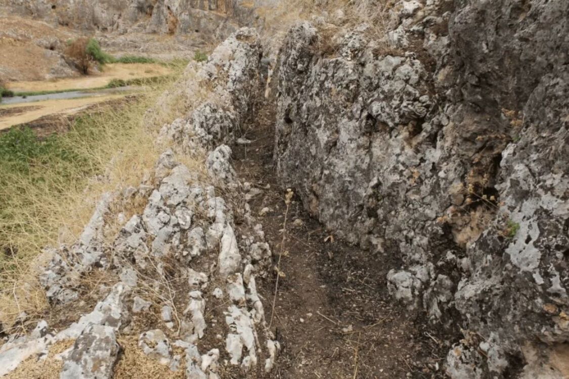В Турции нашли выкопанный в горе тоннель, которому 1700 лет (фото)