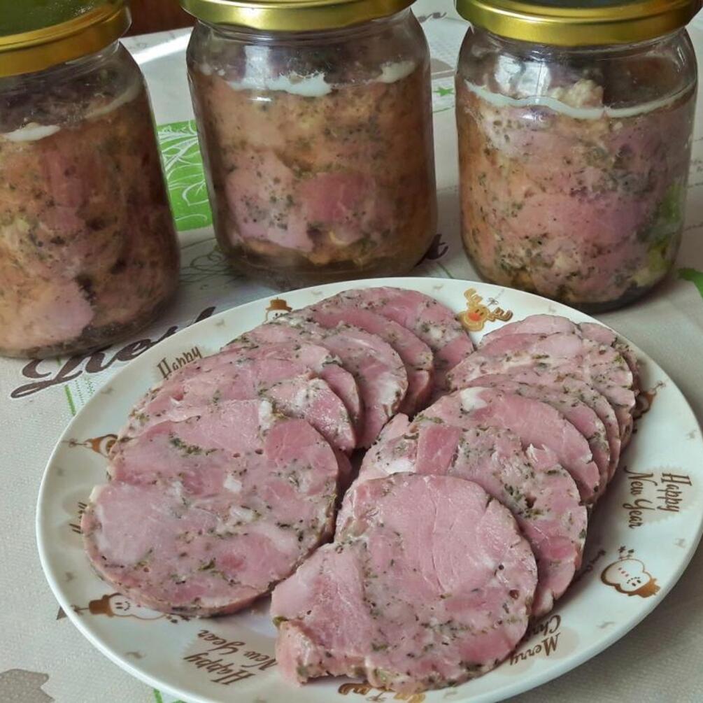 Може довго зберігатися навіть без холодильника: Як приготувати ковбасу в банках за польським рецептом