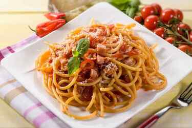 Как быстро сделать спагетти с курицей в духовке на ужин