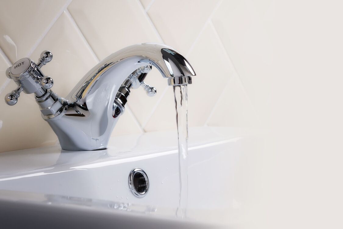 Як відмити крани у ванній від нальоту: прості, але дієві поради від досвідчених господарів