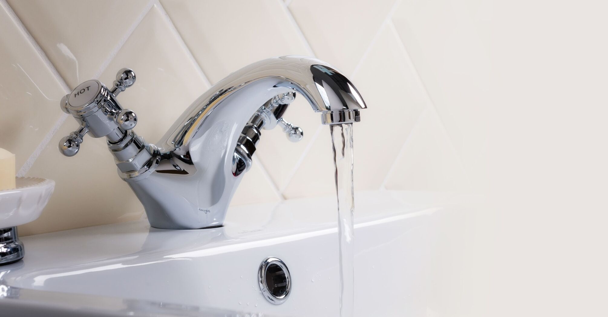 How to clean bathroom faucets from limescale: simple but effective tips from experienced owners