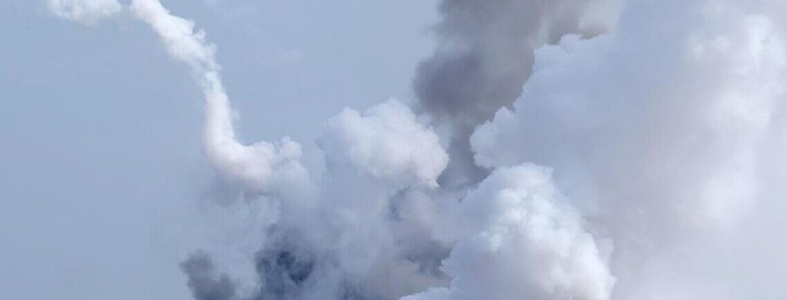 Dym i eksplozje zgłoszone na Krymie, wideo z lotu rakiety opublikowane (zdjęcia i wideo)