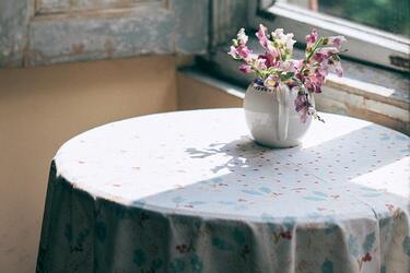 How to get rid of the unpleasant odor of a tablecloth: four effective life hacks