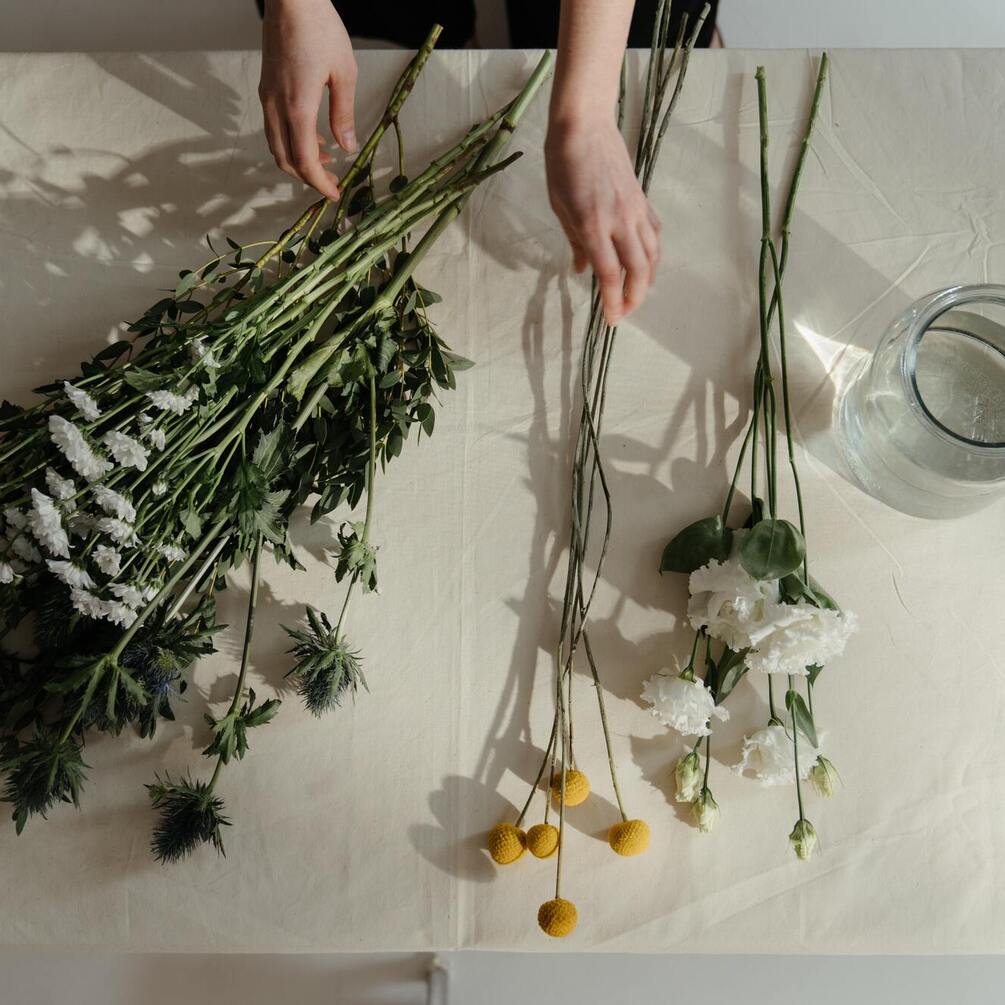 How to extend the life of freshly cut flowers: three life hacks