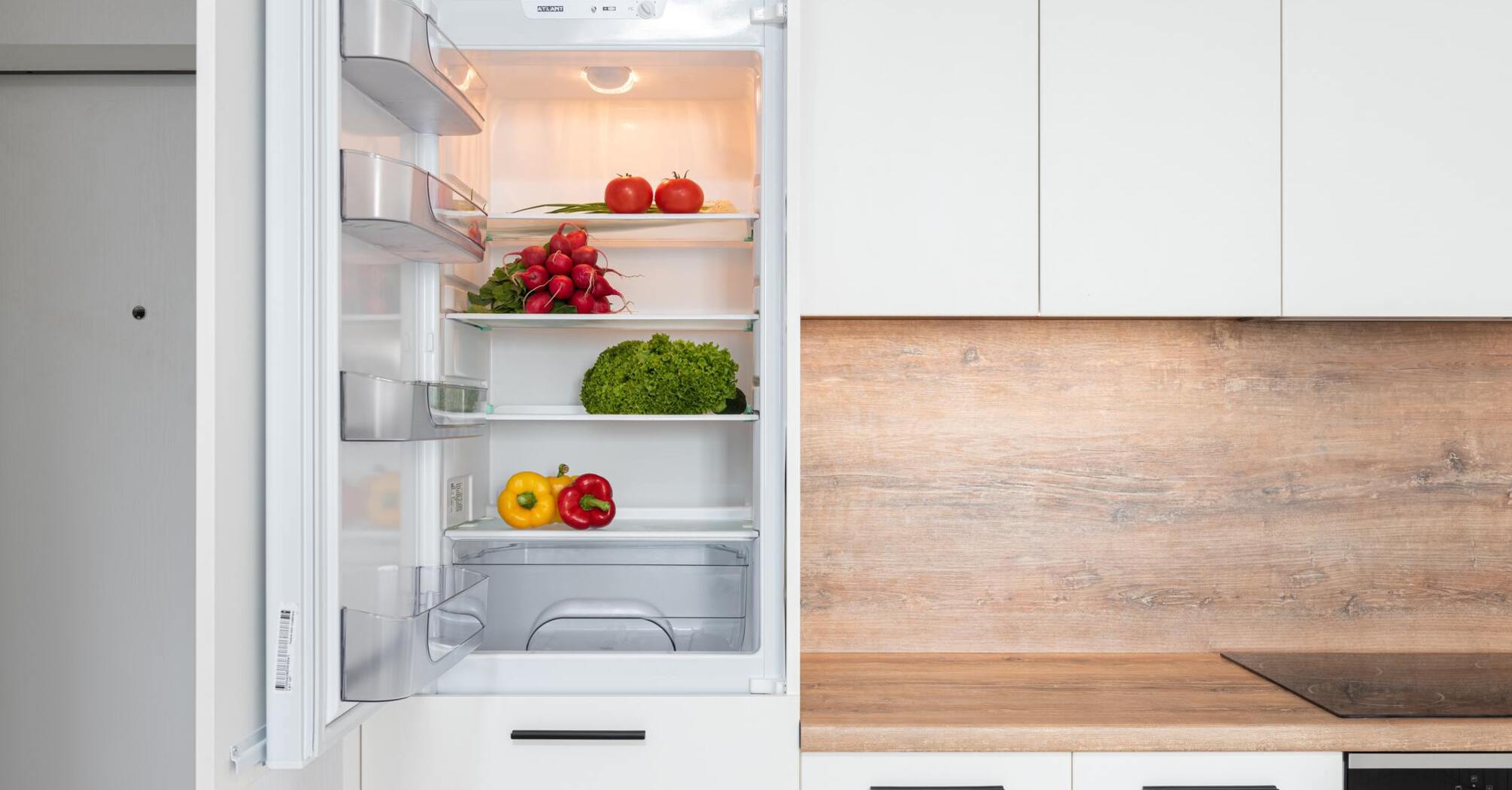 Как убрать неприятный запах в холодильнике: полезные лайфхаки