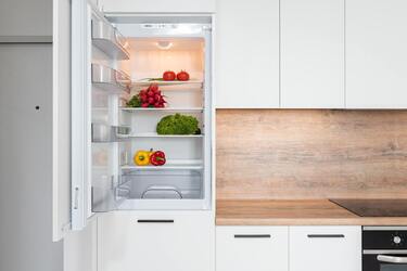 How to get rid of an unpleasant smell in the fridge