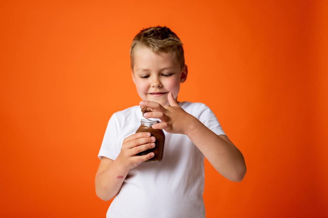 Токсические продукты, которые не следует давать детям: советы для родителей