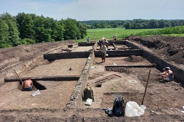 В Киевской области археологи нашли останки взрослых и детей времен Средневековья (фото)