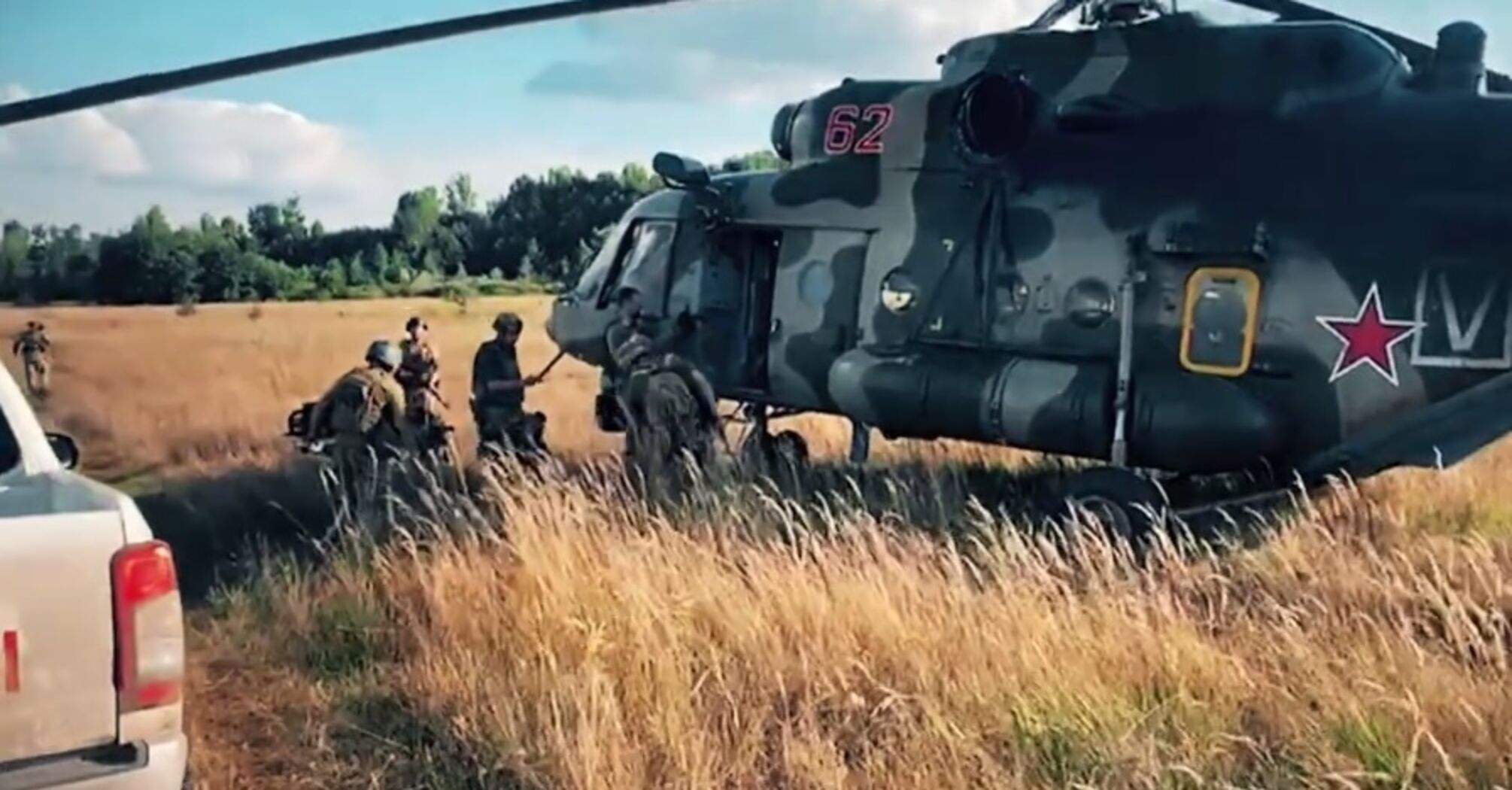 Розвідка показала російського пілота, який 'пригнав' в Україну гелікоптер Мі-8 (відео)