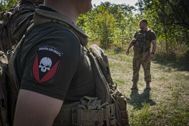 Черные Запорожцы дронами сожгли сразу три единицы вражеской техники (взрывное видео)