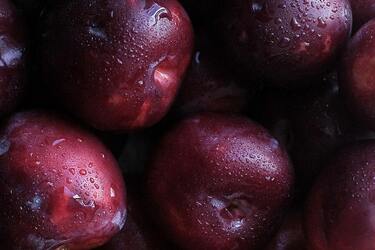 Мариновані сливи на зиму: простий та бюджетний рецепт (відео)