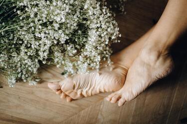 Как сделать пятки гладкими в домашних условиях: три лайфхака