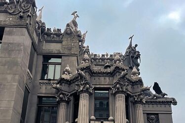 Секрети Будинку з Химерами. Що знаходиться між орлом та левом в сучасній Малій резиденції Президента України