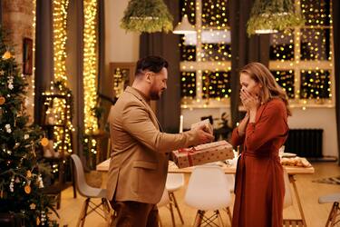 Як підібрати подарунок для жінки: чотири безпрограшних варіанти, які сподобаються кожній