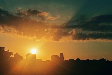 Неповторний захід сонця в столиці. Де шукати інстаграмні локації на початку осені