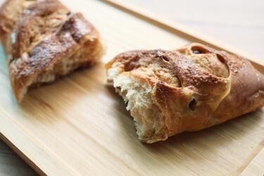 Как быстро спасти очерствевший хлеб