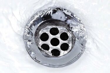 Water drains poorly in the bathroom: what is the cause and how to get rid of the problem