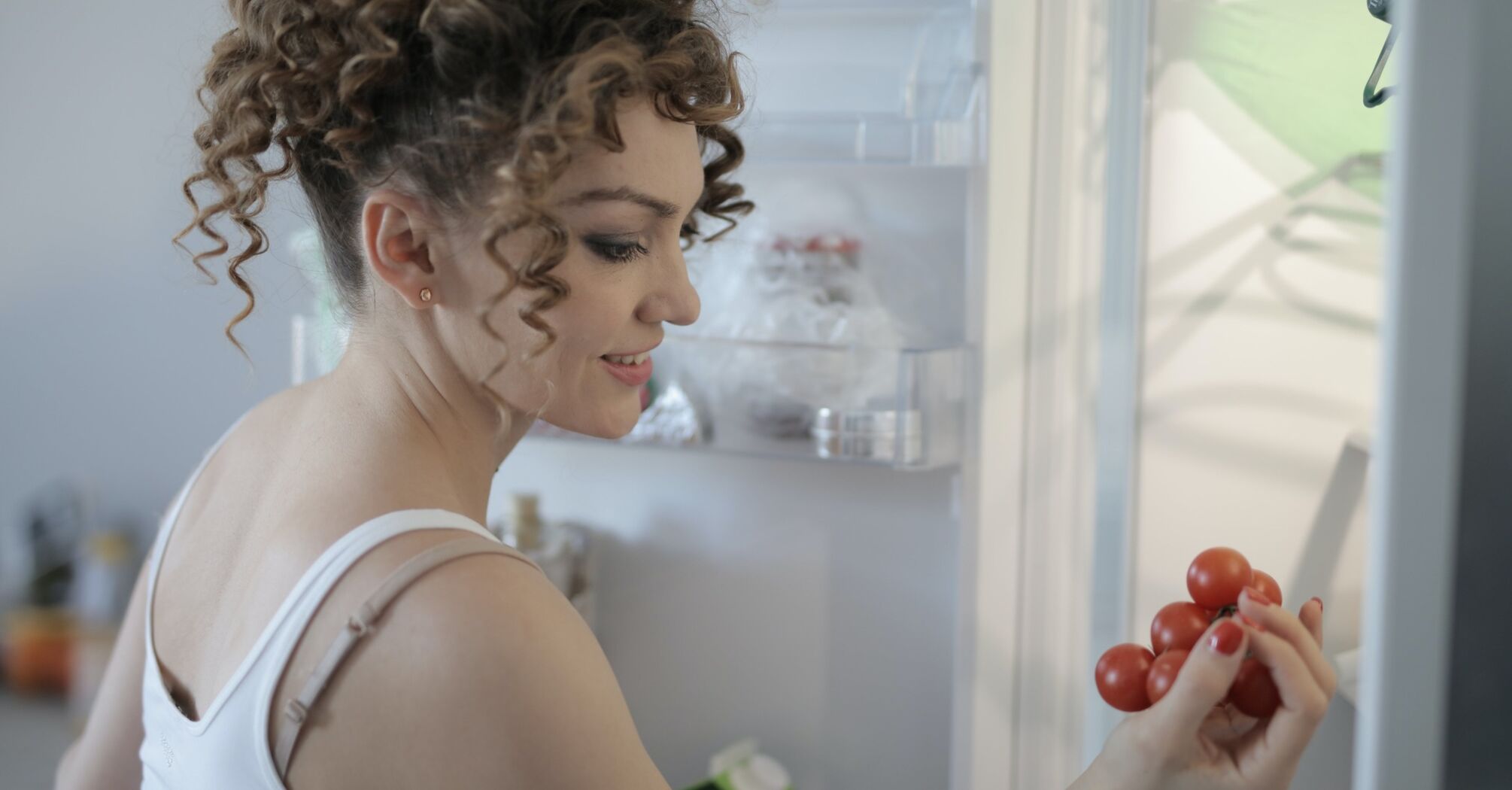 How to deal with unpleasant odors in the refrigerator: Time-tested tips