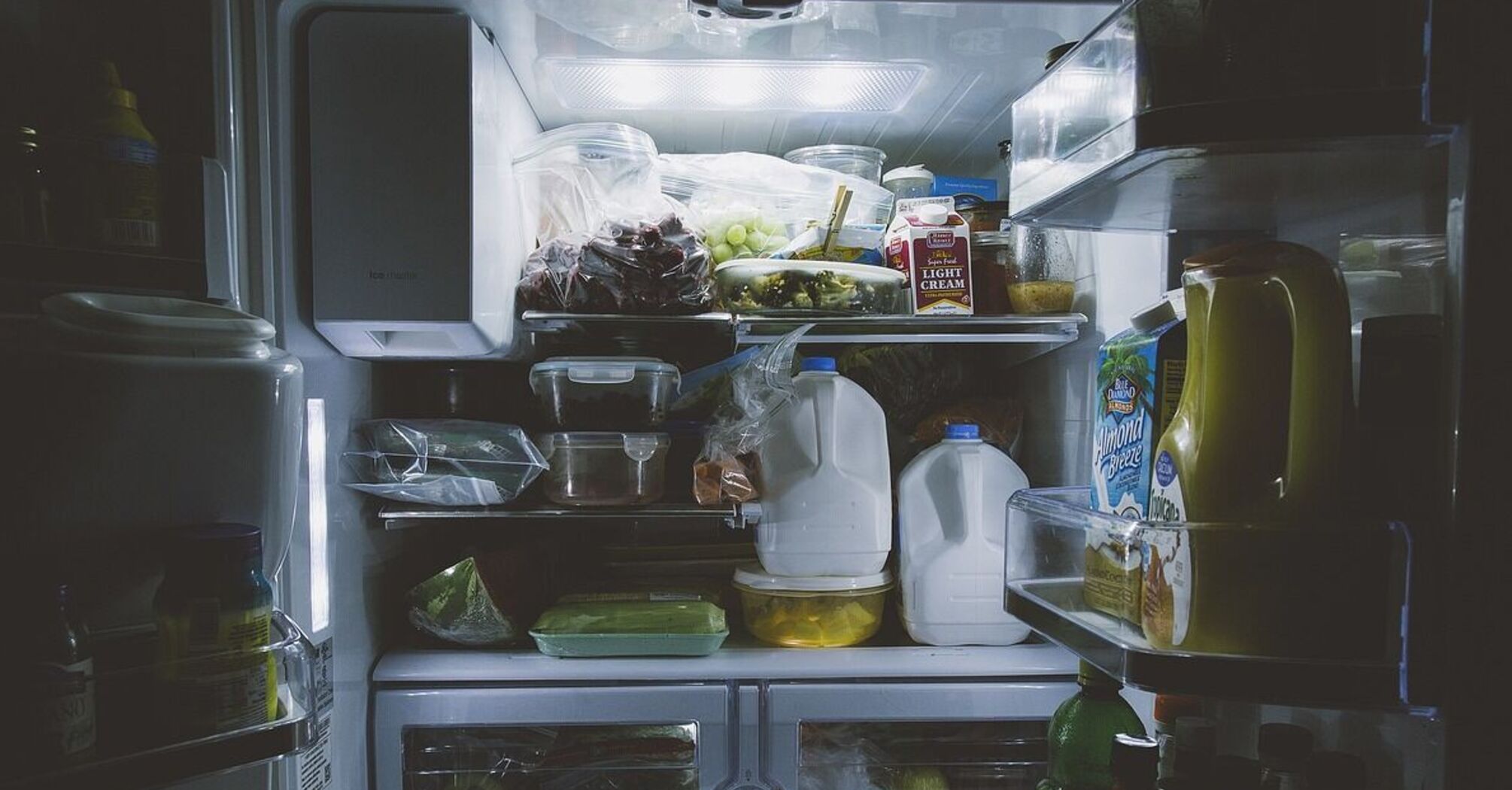 Как избавиться от неприятного запаха в холодильнике: Четыре полезных совета