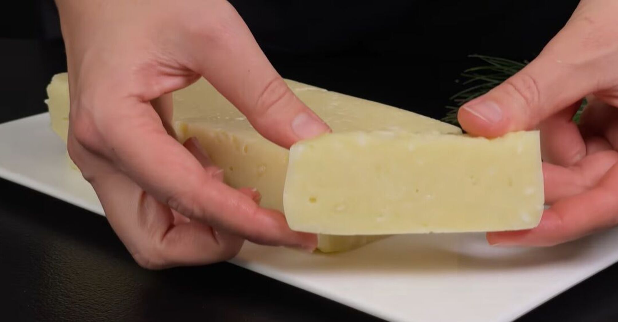 Не придется покупать: как сделать твердый сыр дома, самый простой рецепт